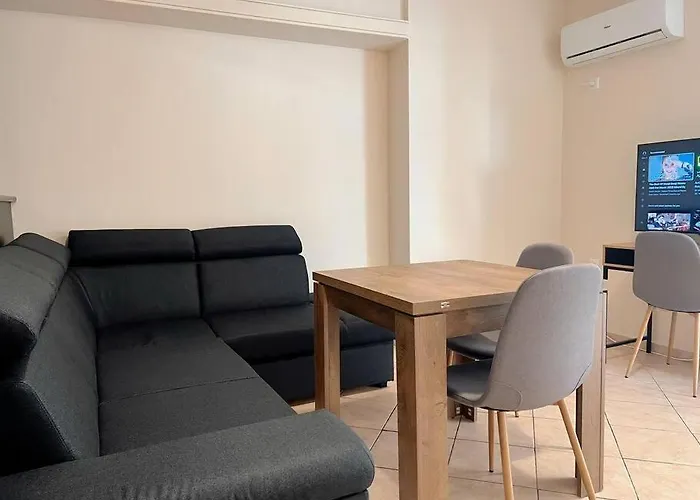 2Br Apartment Next To National Archaeological Museum And Aueb